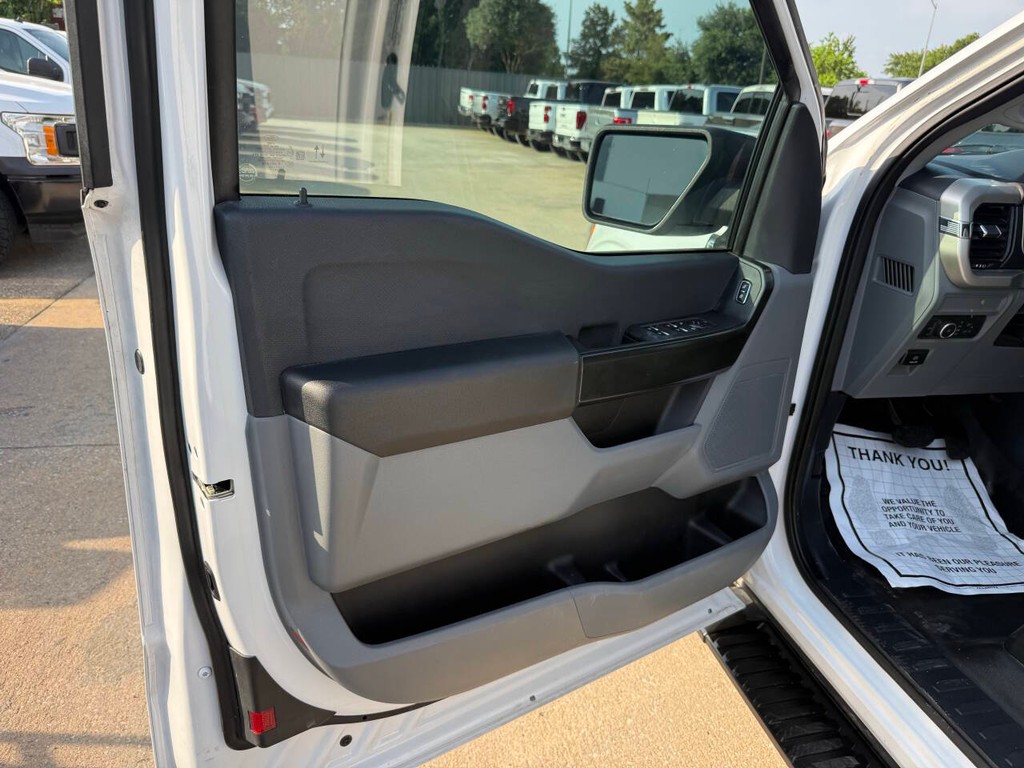 Ford F-150 Vehicle Full-screen Gallery Image 08