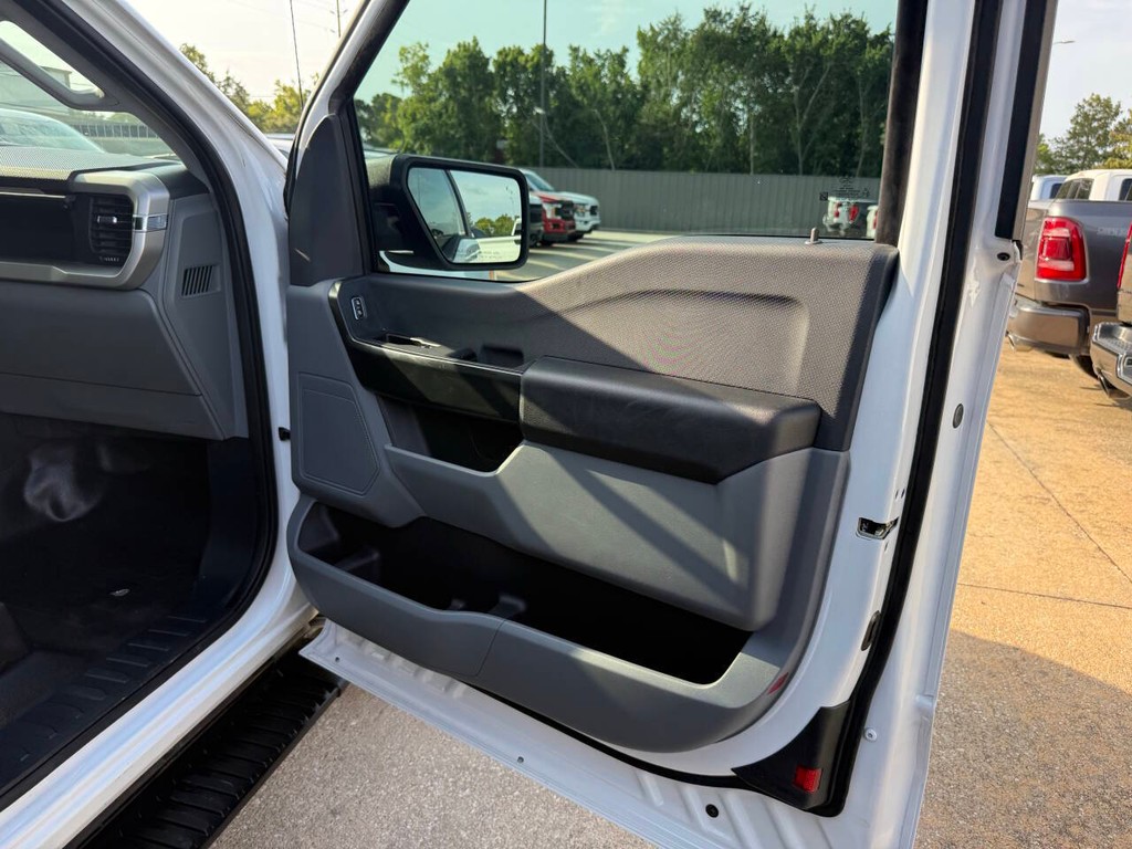 Ford F-150 Vehicle Full-screen Gallery Image 11