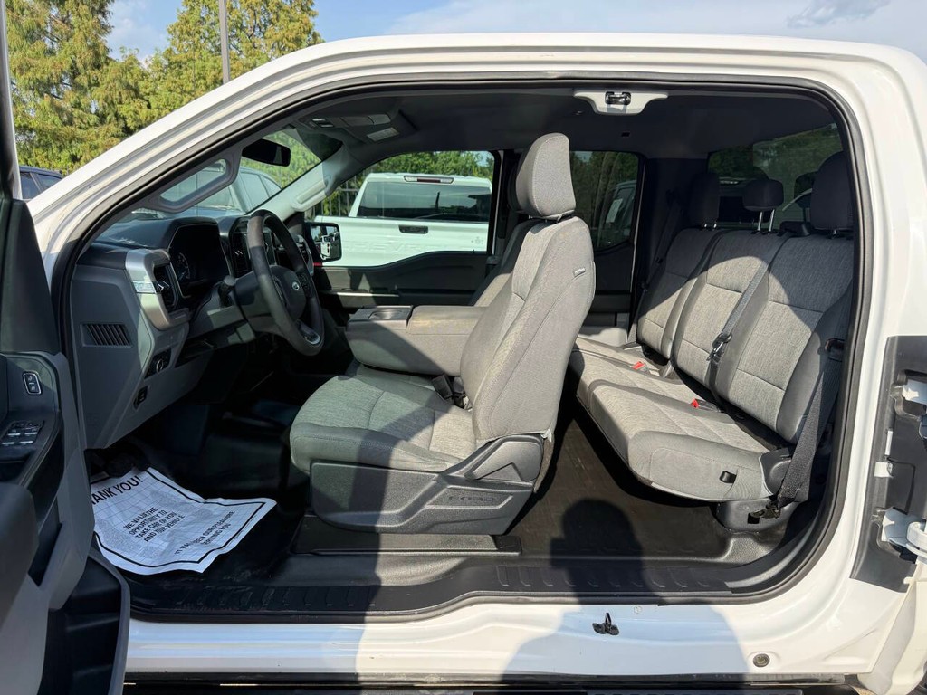 Ford F-150 Vehicle Full-screen Gallery Image 12