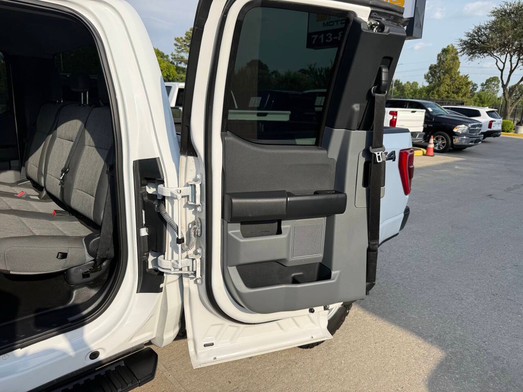 Ford F-150 Vehicle Full-screen Gallery Image 13