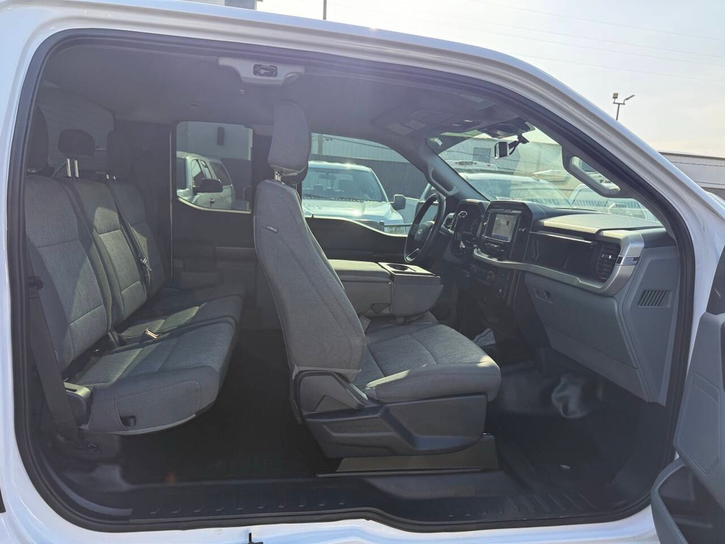 Ford F-150 Vehicle Full-screen Gallery Image 14