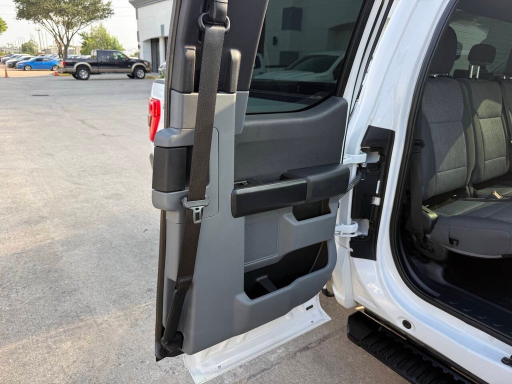 Ford F-150 Vehicle Full-screen Gallery Image 15