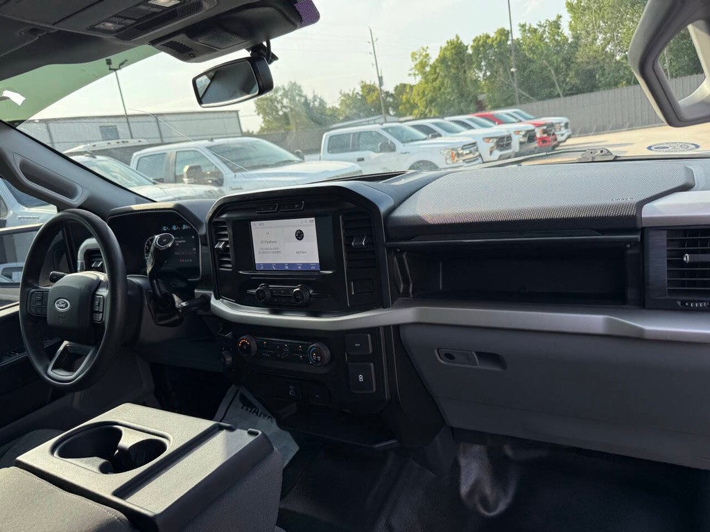 Ford F-150 Vehicle Full-screen Gallery Image 16