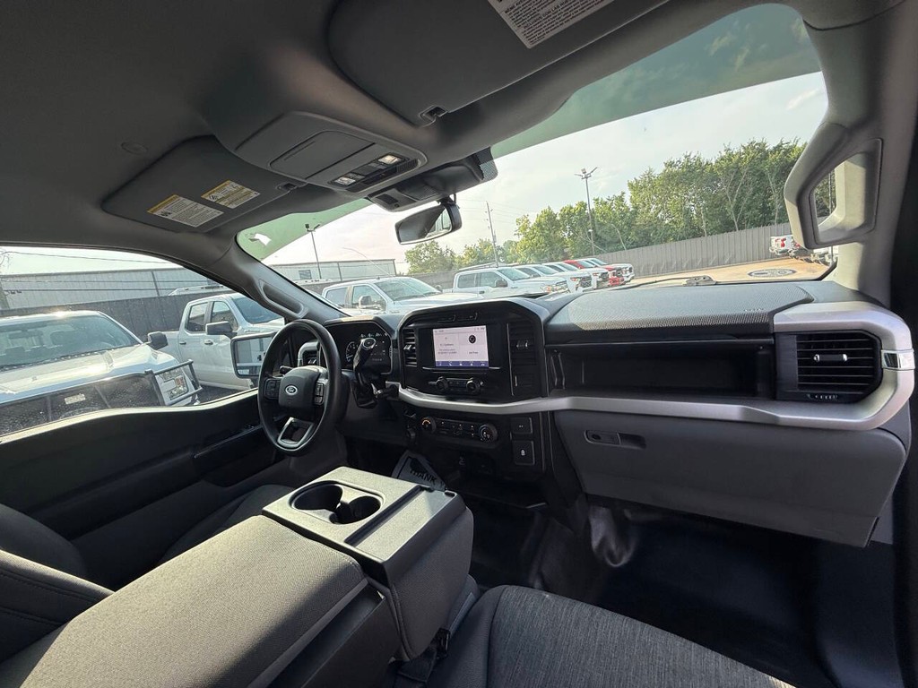 Ford F-150 Vehicle Full-screen Gallery Image 18