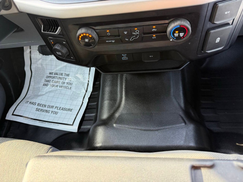Ford F-150 Vehicle Full-screen Gallery Image 28