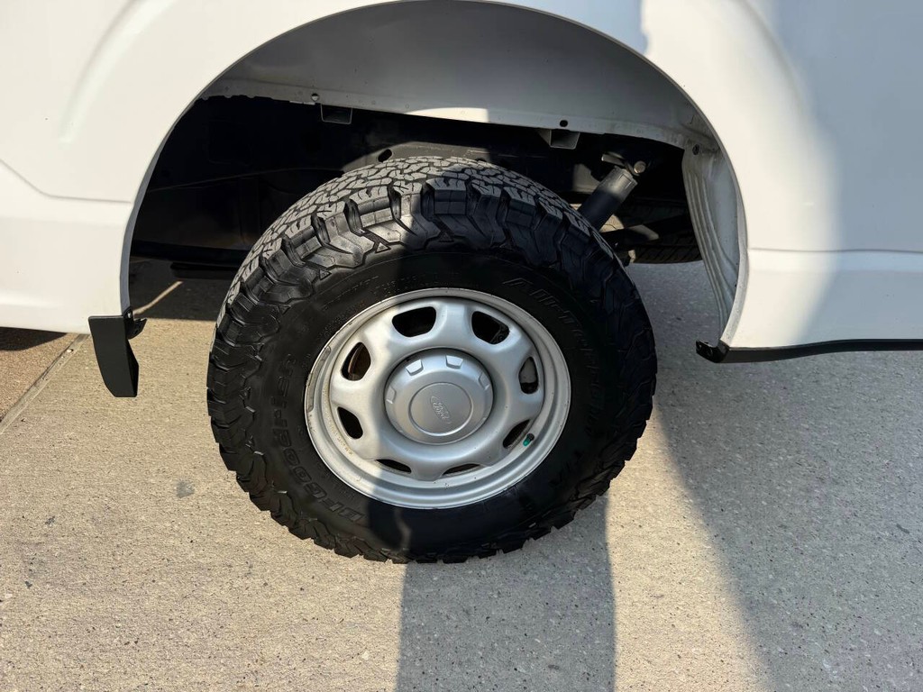 Ford F-150 Vehicle Full-screen Gallery Image 34