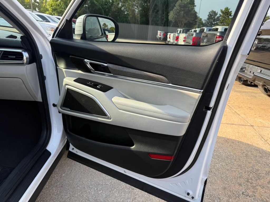 Kia Telluride Vehicle Full-screen Gallery Image 11