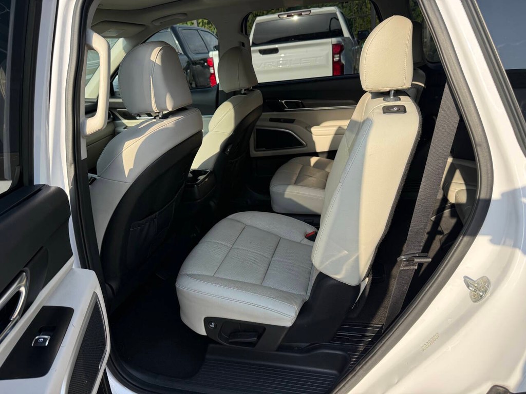 Kia Telluride Vehicle Full-screen Gallery Image 13