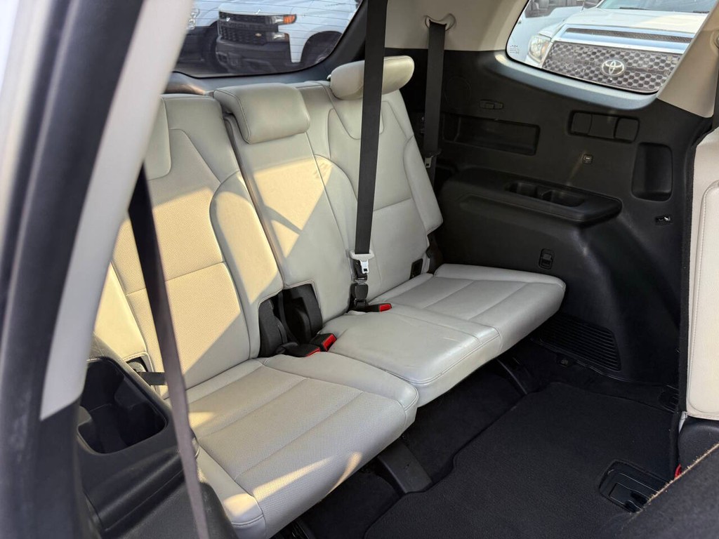 Kia Telluride Vehicle Full-screen Gallery Image 16