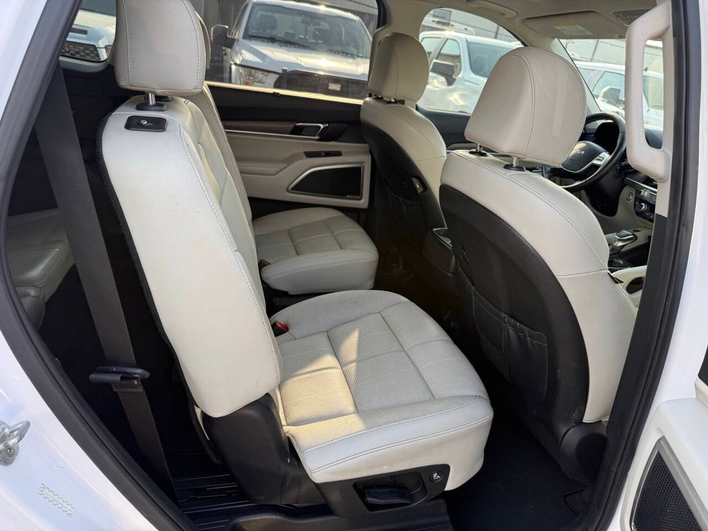 Kia Telluride Vehicle Full-screen Gallery Image 17