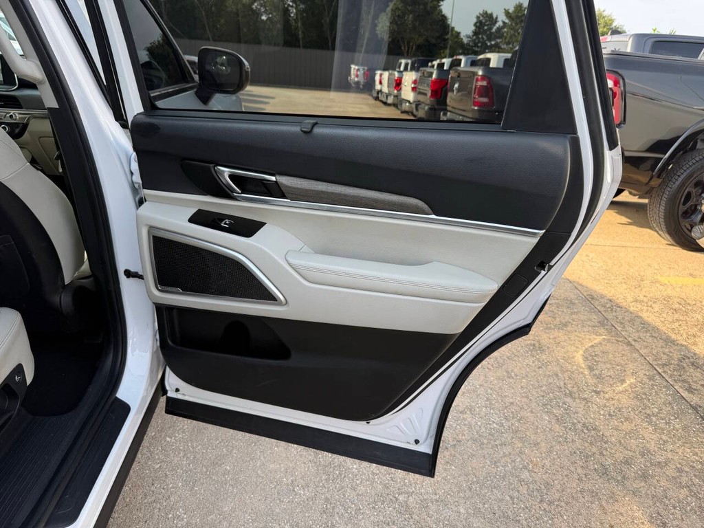 Kia Telluride Vehicle Full-screen Gallery Image 18