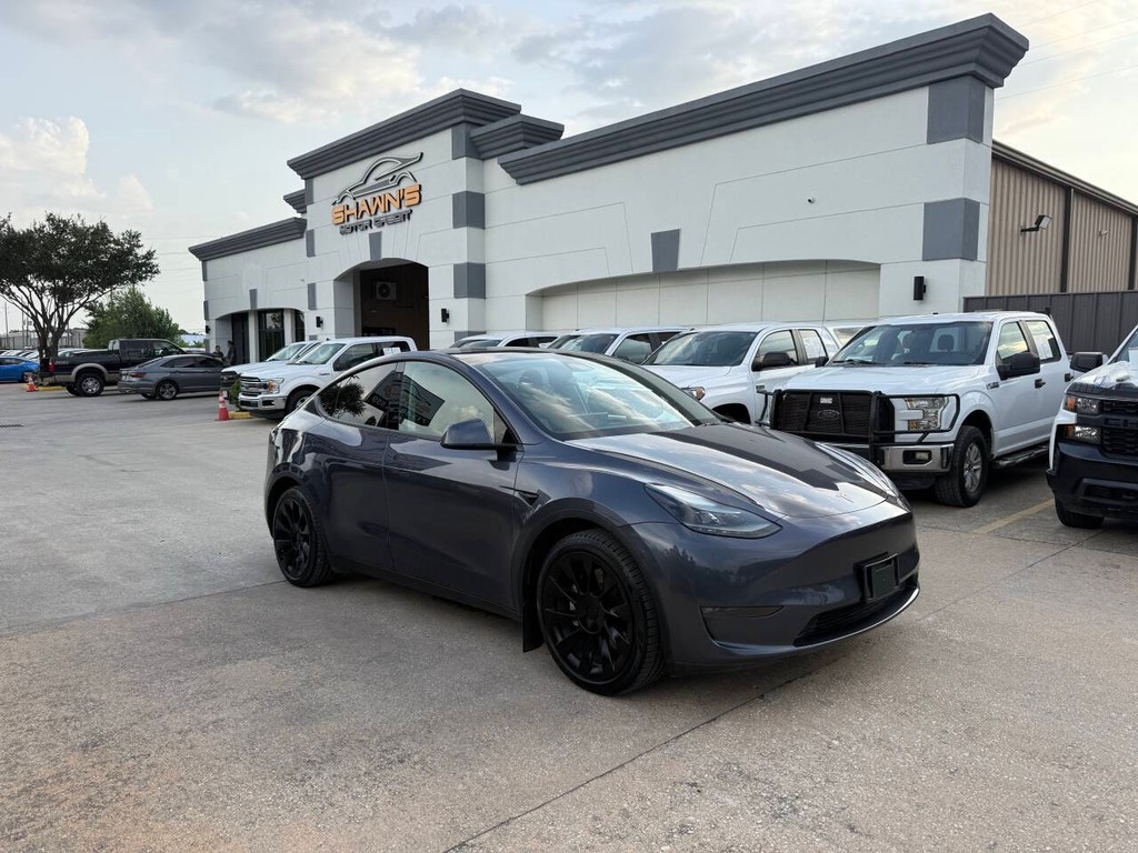 Tesla Model Y Vehicle Full-screen Gallery Image 02