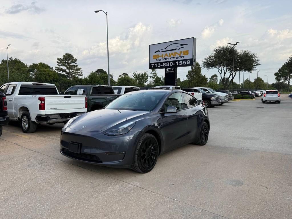 Tesla Model Y Vehicle Full-screen Gallery Image 03