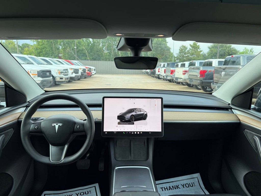 Tesla Model Y Vehicle Full-screen Gallery Image 18