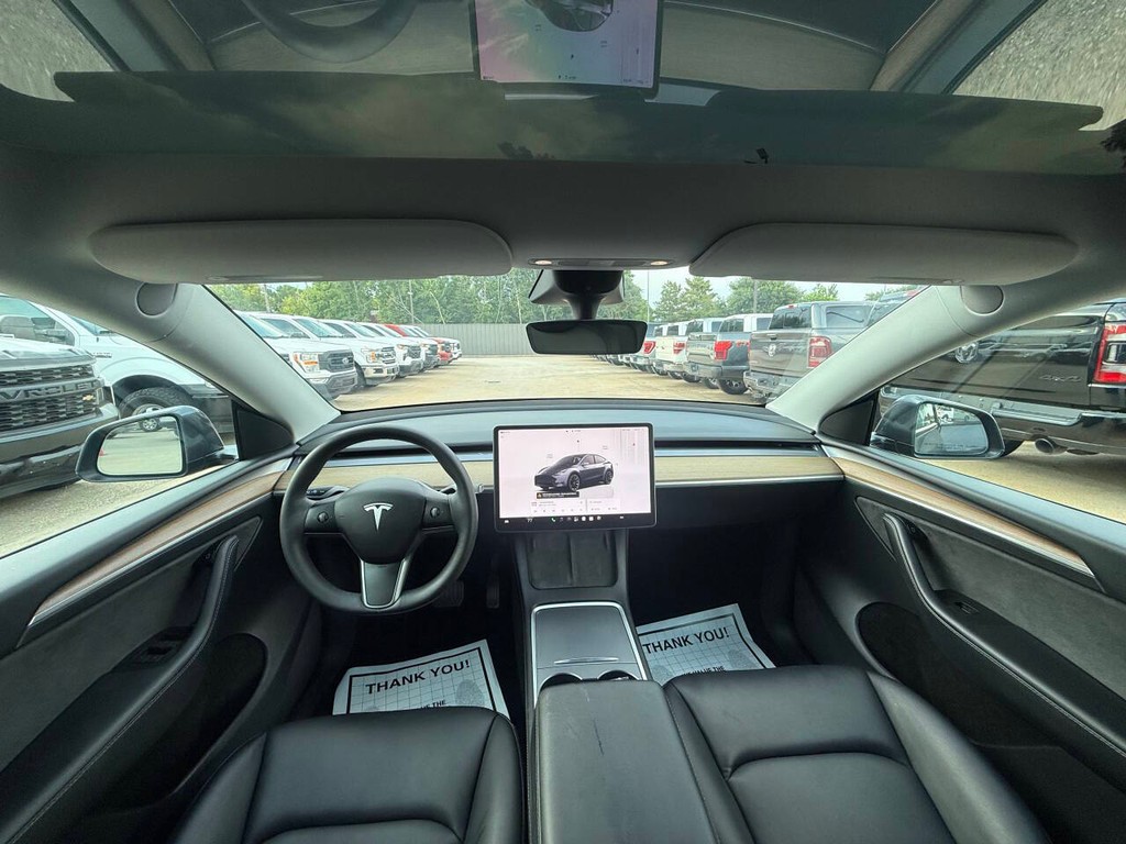 Tesla Model Y Vehicle Full-screen Gallery Image 19