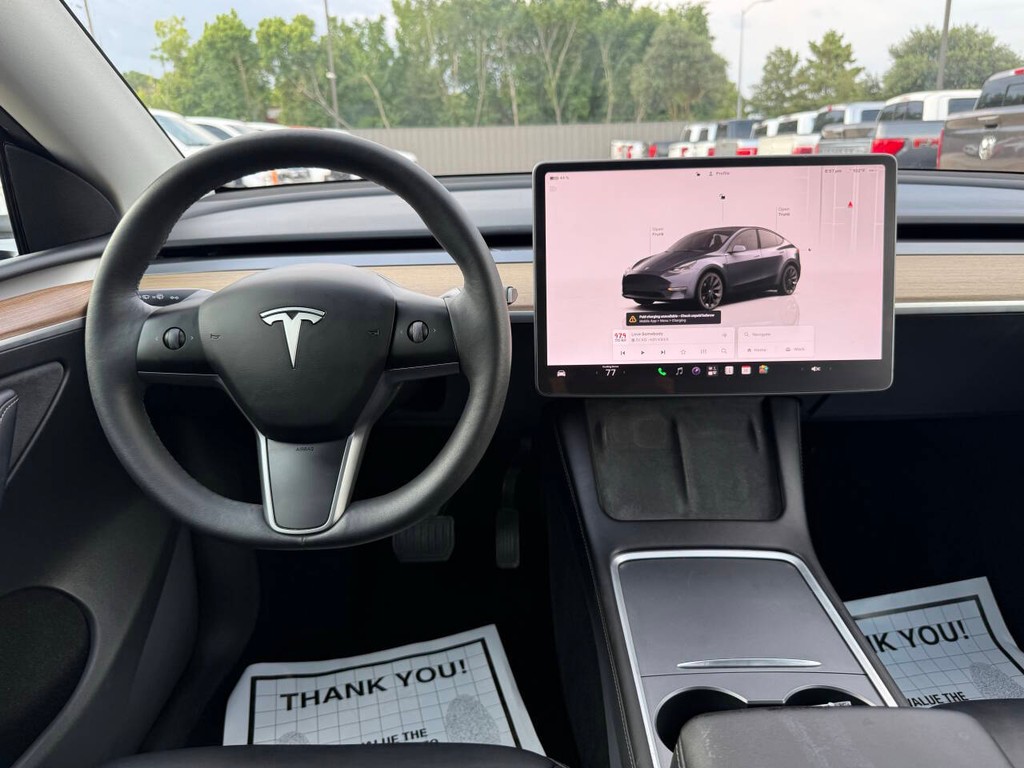 Tesla Model Y Vehicle Full-screen Gallery Image 22