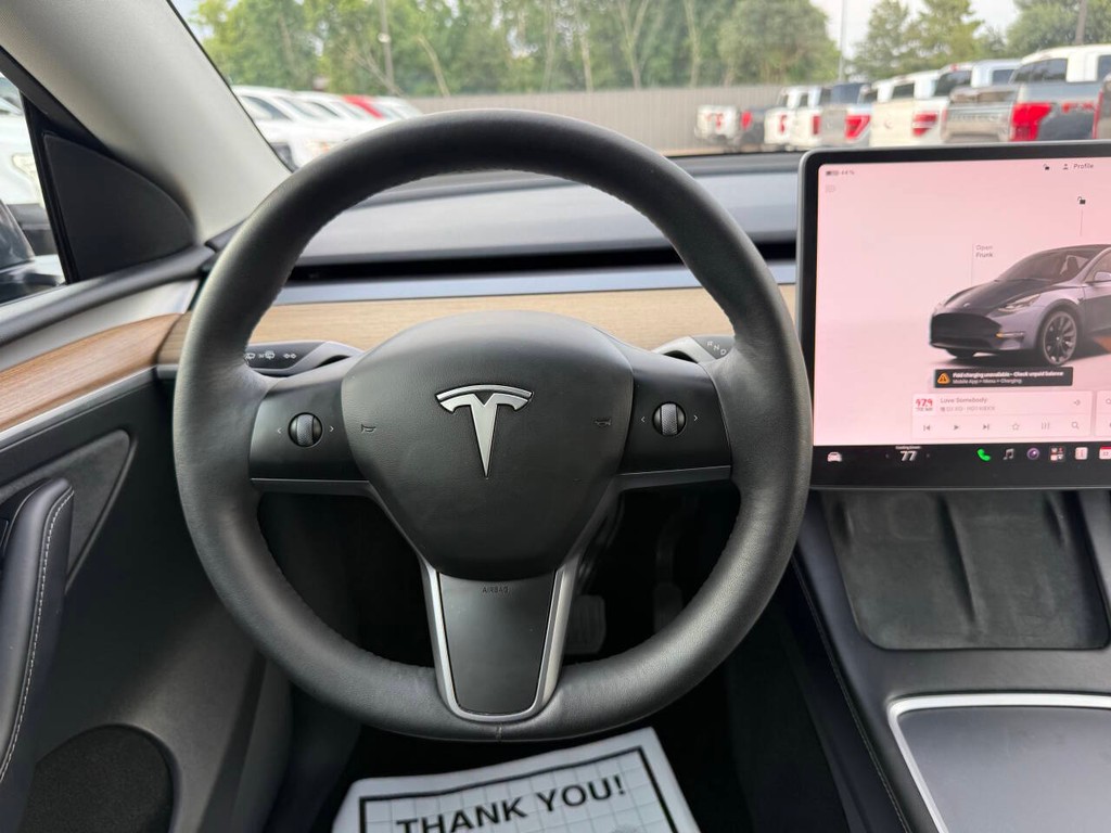 Tesla Model Y Vehicle Full-screen Gallery Image 23