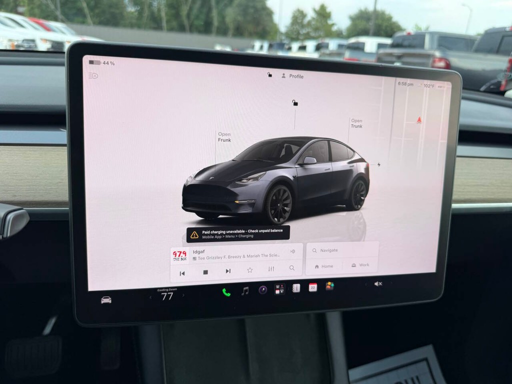 Tesla Model Y Vehicle Full-screen Gallery Image 25