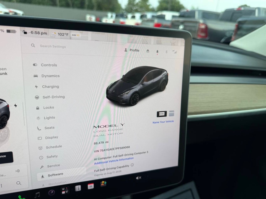 Tesla Model Y Vehicle Full-screen Gallery Image 26