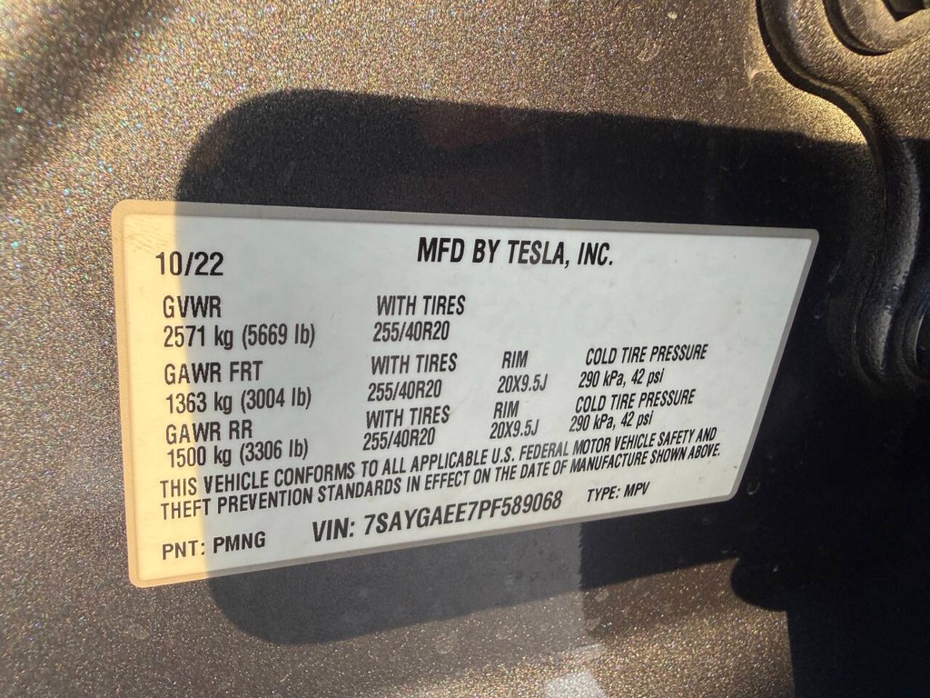 Tesla Model Y Vehicle Full-screen Gallery Image 38