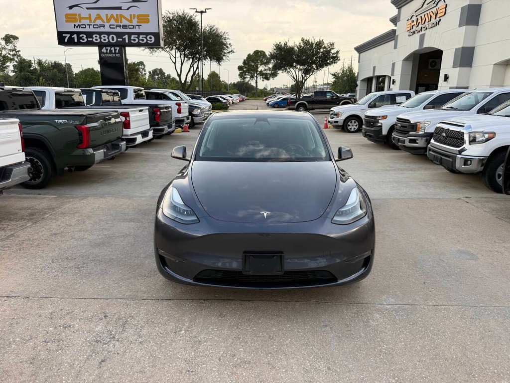Tesla Model Y Vehicle Full-screen Gallery Image 44