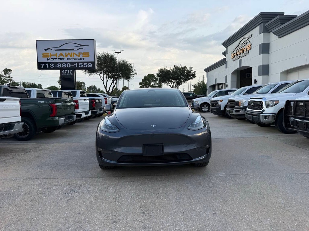 Tesla Model Y Vehicle Full-screen Gallery Image 45