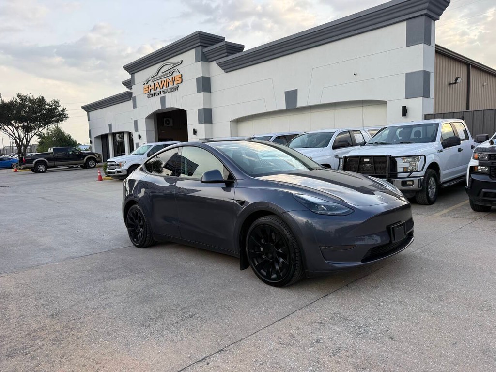 Tesla Model Y Vehicle Full-screen Gallery Image 46