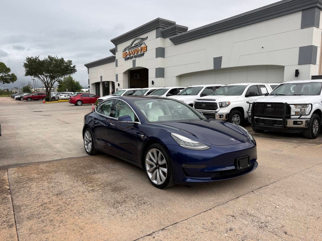 Tesla Model 3 Vehicle Full-screen Gallery Image 02