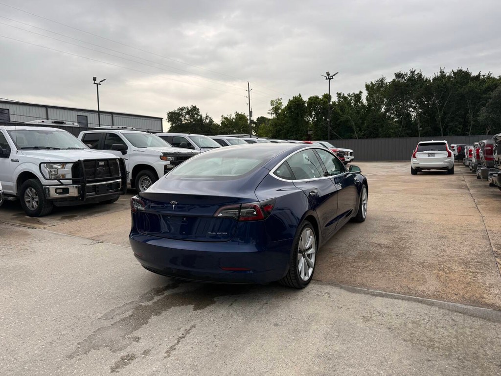 Tesla Model 3 Vehicle Full-screen Gallery Image 05