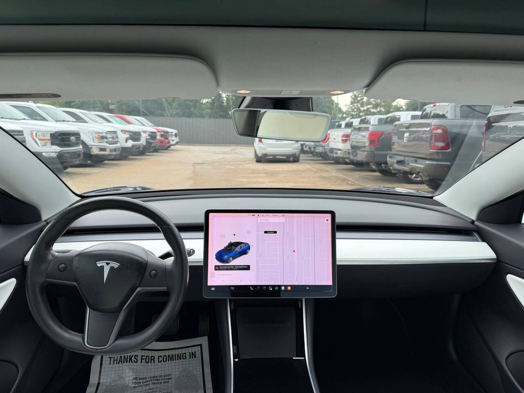 Tesla Model 3 Vehicle Full-screen Gallery Image 17