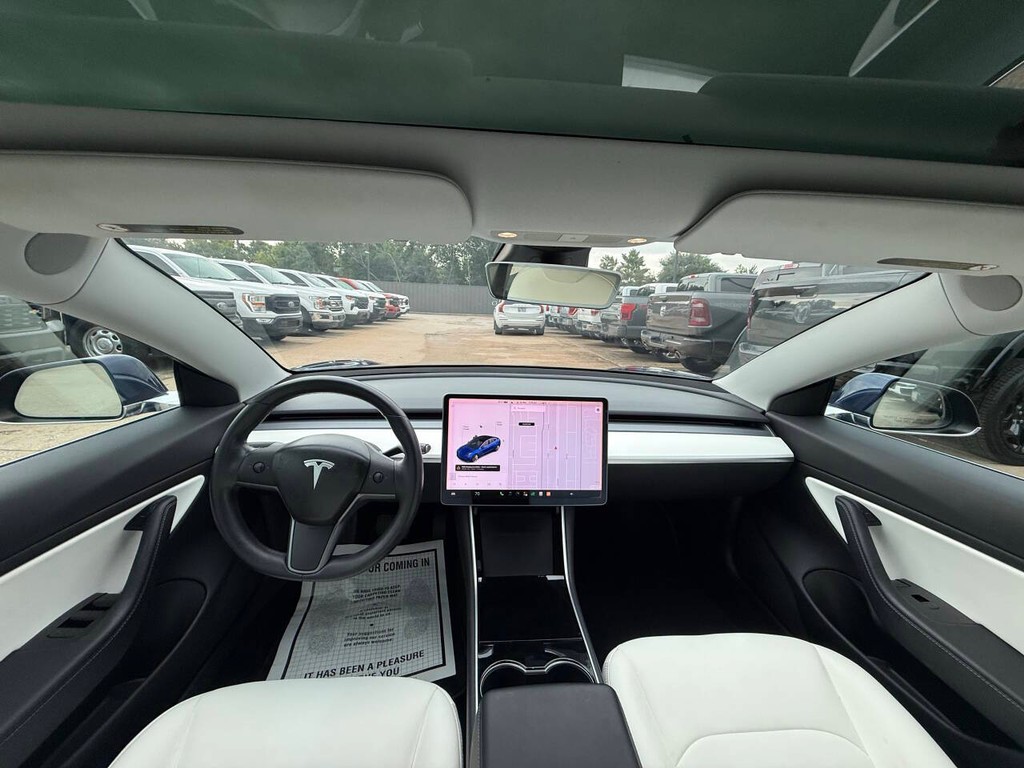 Tesla Model 3 Vehicle Full-screen Gallery Image 18