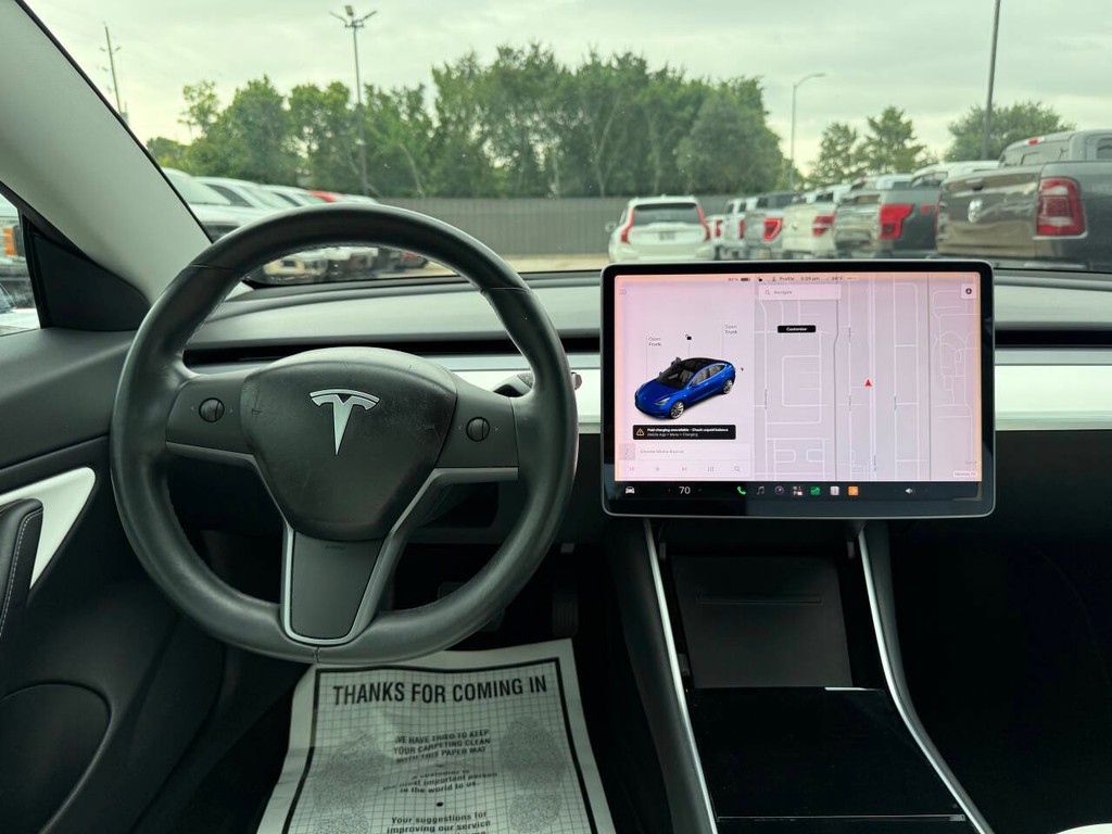 Tesla Model 3 Vehicle Full-screen Gallery Image 21