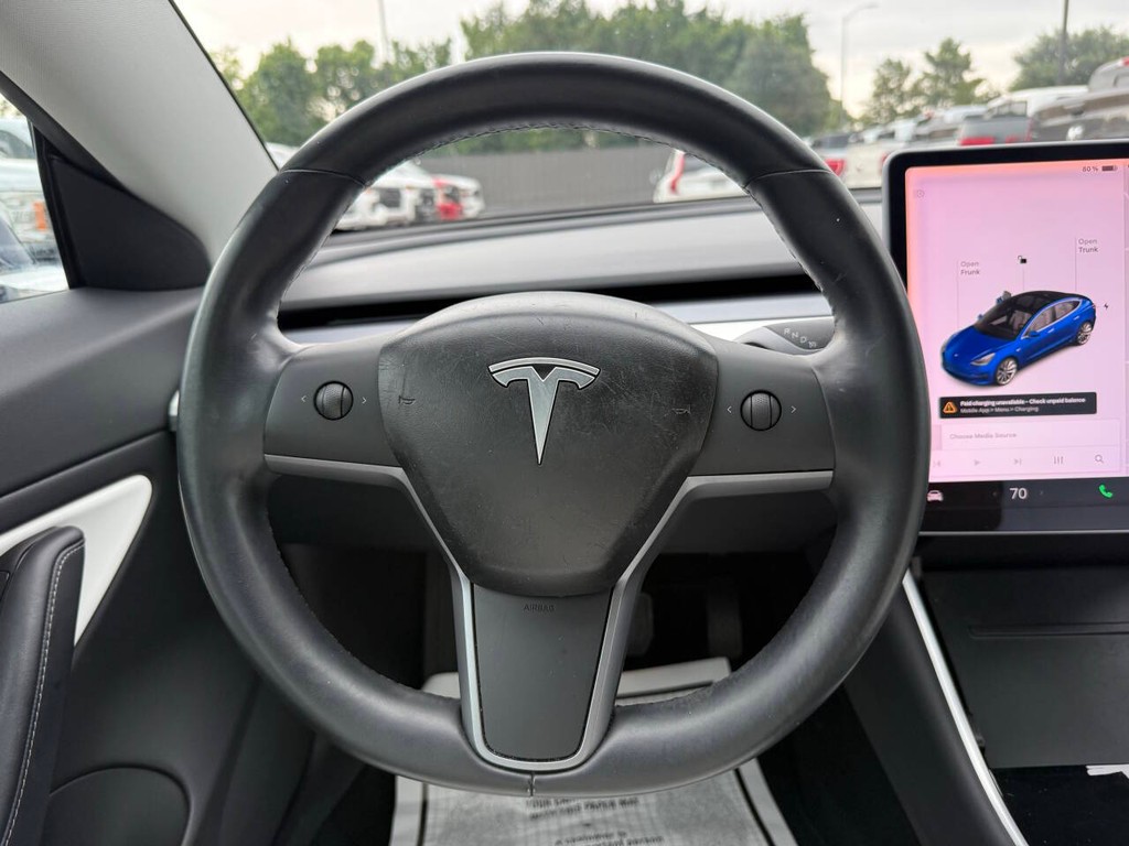 Tesla Model 3 Vehicle Full-screen Gallery Image 22