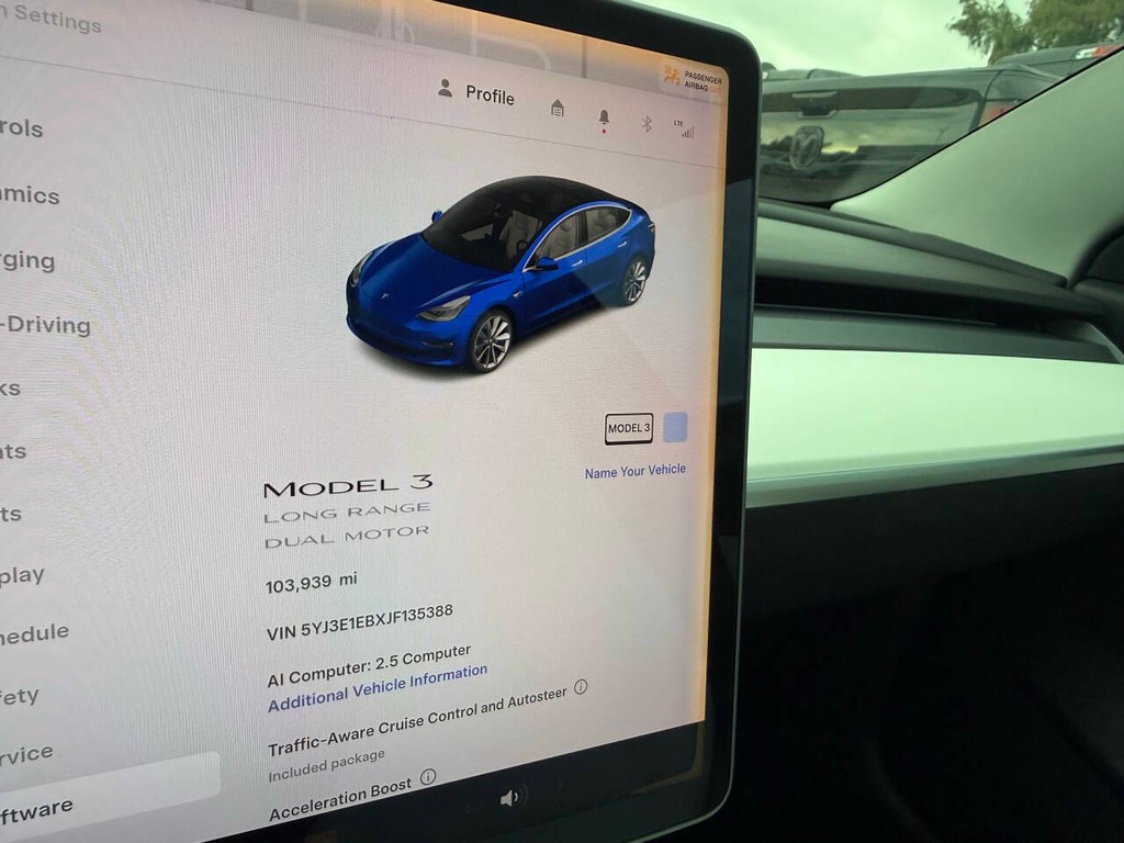 Tesla Model 3 Vehicle Full-screen Gallery Image 30