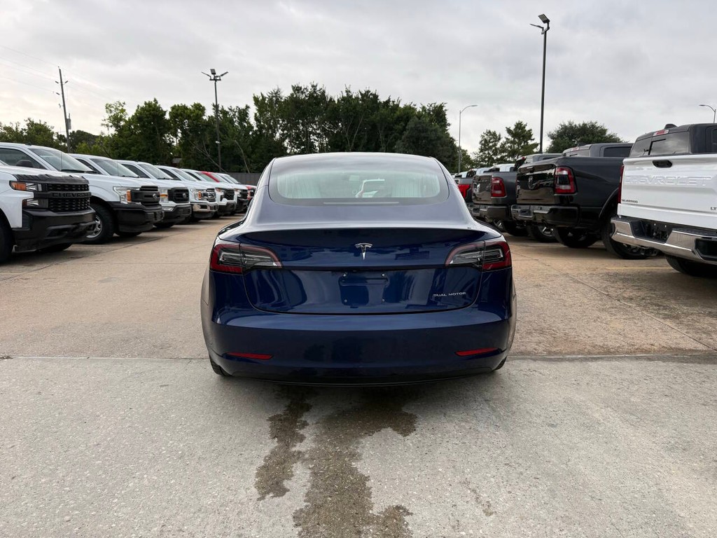 Tesla Model 3 Vehicle Full-screen Gallery Image 37