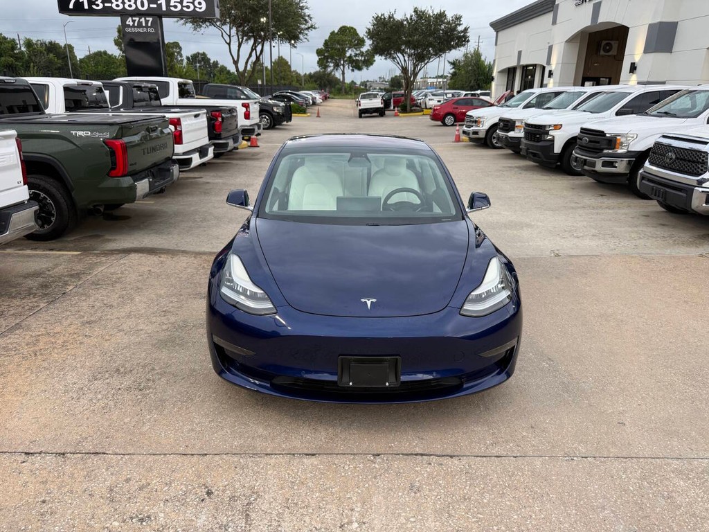 Tesla Model 3 Vehicle Full-screen Gallery Image 38