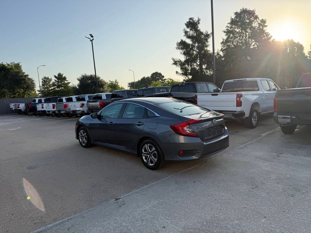 Honda Civic Sedan Vehicle Full-screen Gallery Image 04