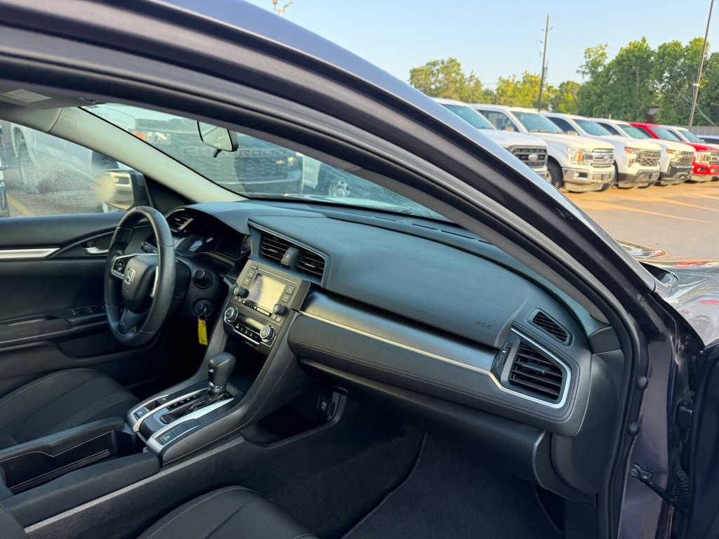 Honda Civic Sedan Vehicle Full-screen Gallery Image 09