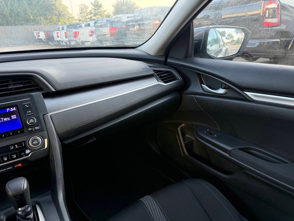 Honda Civic Sedan Vehicle Full-screen Gallery Image 19