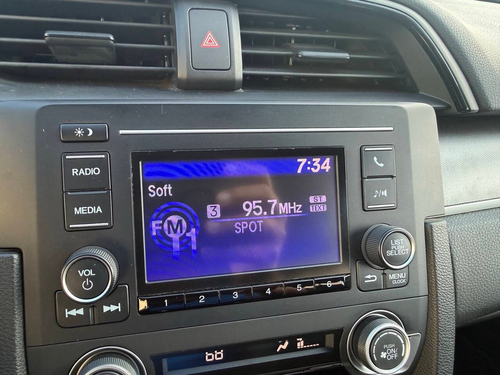 Honda Civic Sedan Vehicle Full-screen Gallery Image 26