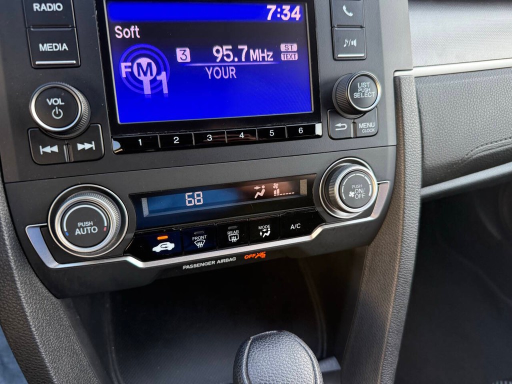 Honda Civic Sedan Vehicle Full-screen Gallery Image 27