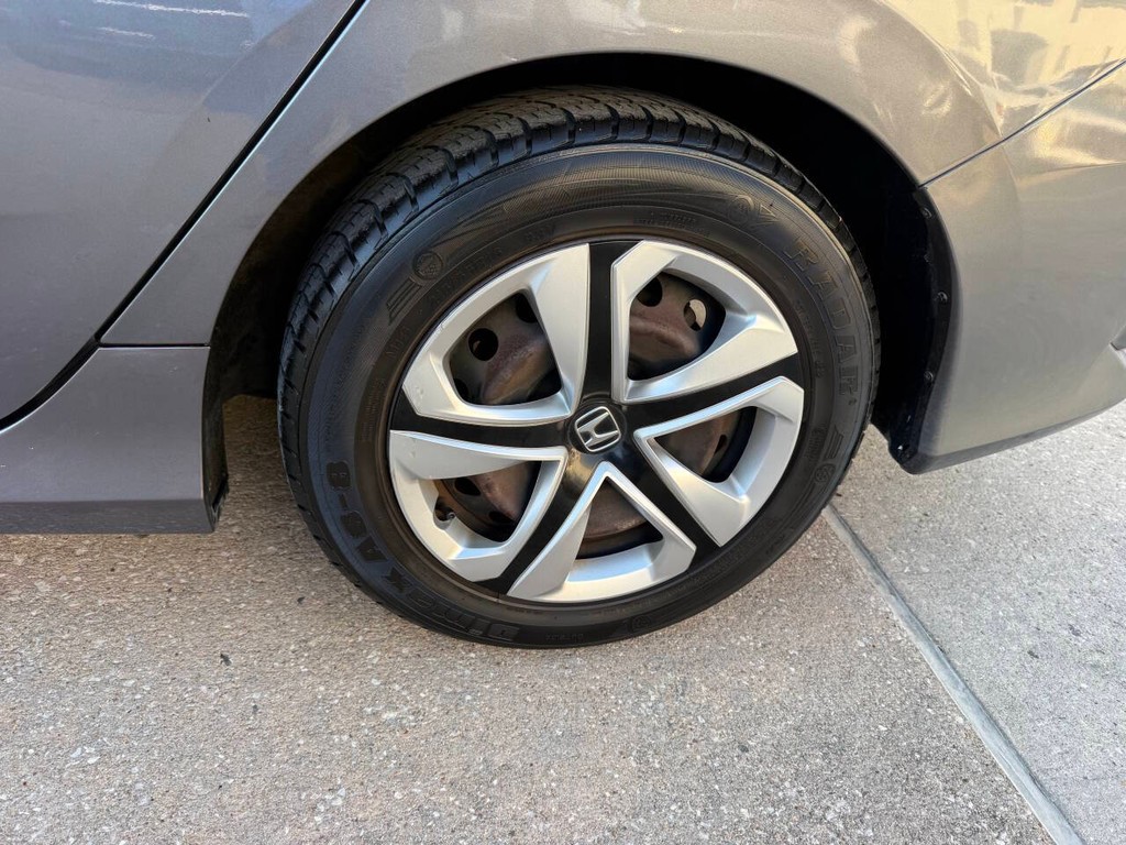 Honda Civic Sedan Vehicle Full-screen Gallery Image 36