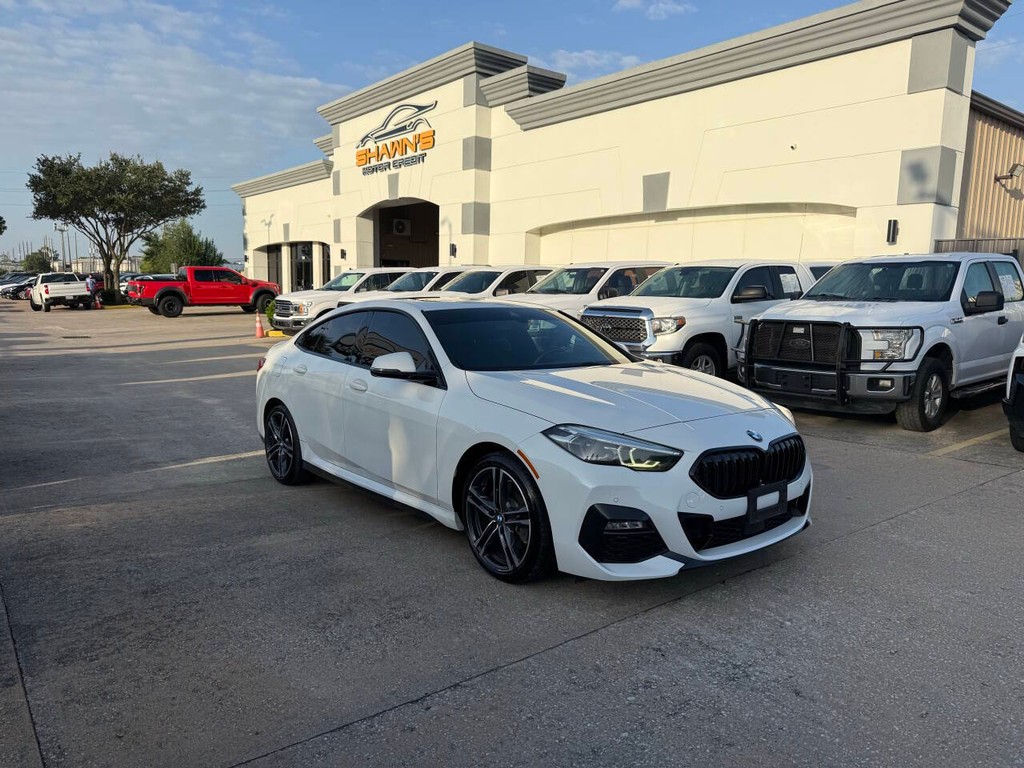 BMW 2 Series Vehicle Full-screen Gallery Image 02