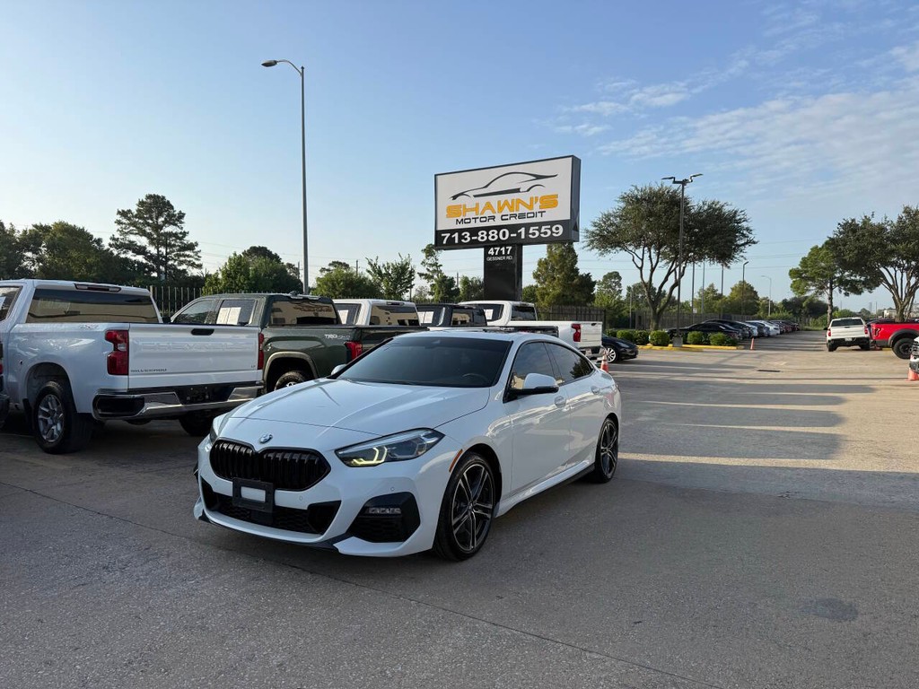 BMW 2 Series Vehicle Full-screen Gallery Image 03