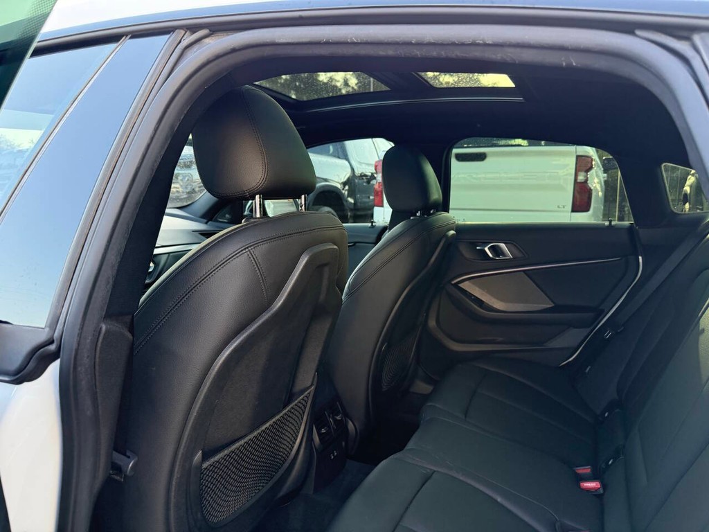 BMW 2 Series Vehicle Full-screen Gallery Image 12