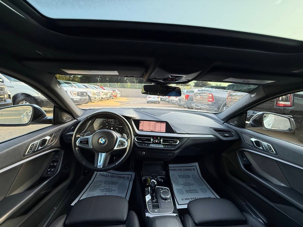 BMW 2 Series Vehicle Full-screen Gallery Image 18