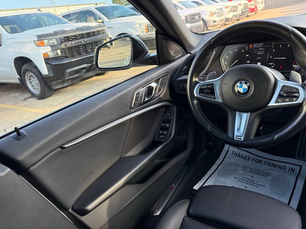 BMW 2 Series Vehicle Full-screen Gallery Image 19