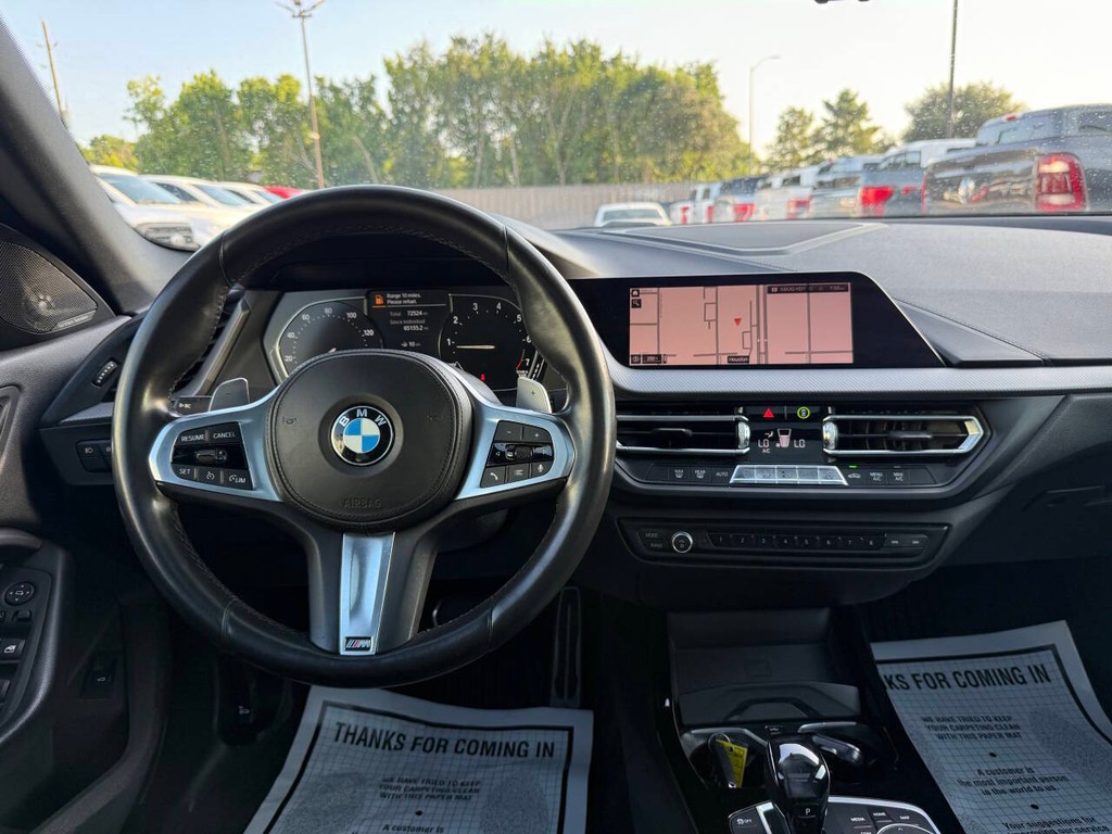 BMW 2 Series Vehicle Full-screen Gallery Image 22