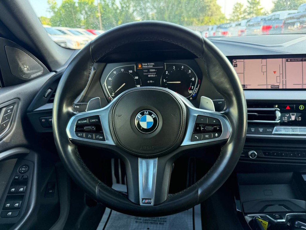 BMW 2 Series Vehicle Full-screen Gallery Image 23