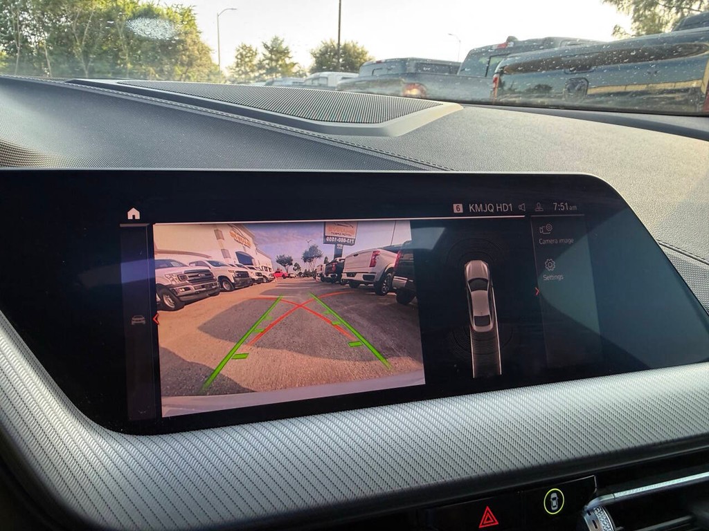 BMW 2 Series Vehicle Full-screen Gallery Image 29